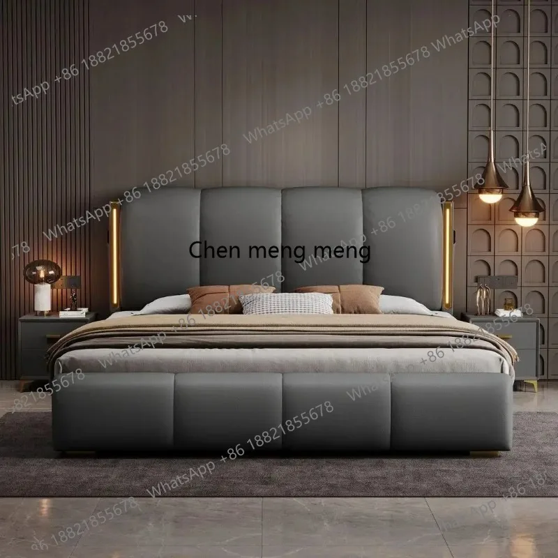The Master Bedroom Is Simple and Modern, with a Luxurious Leather Bed and a High-end and Elegant 1.8m Upholstered Double Bed