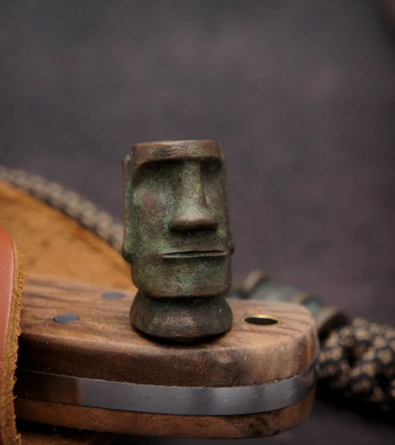 

Hand-Made Bronze Easter Island statue/Moai Pendant EDC Umbrella Rope Pendant Beads Key Chain Accessories Paracord Beads