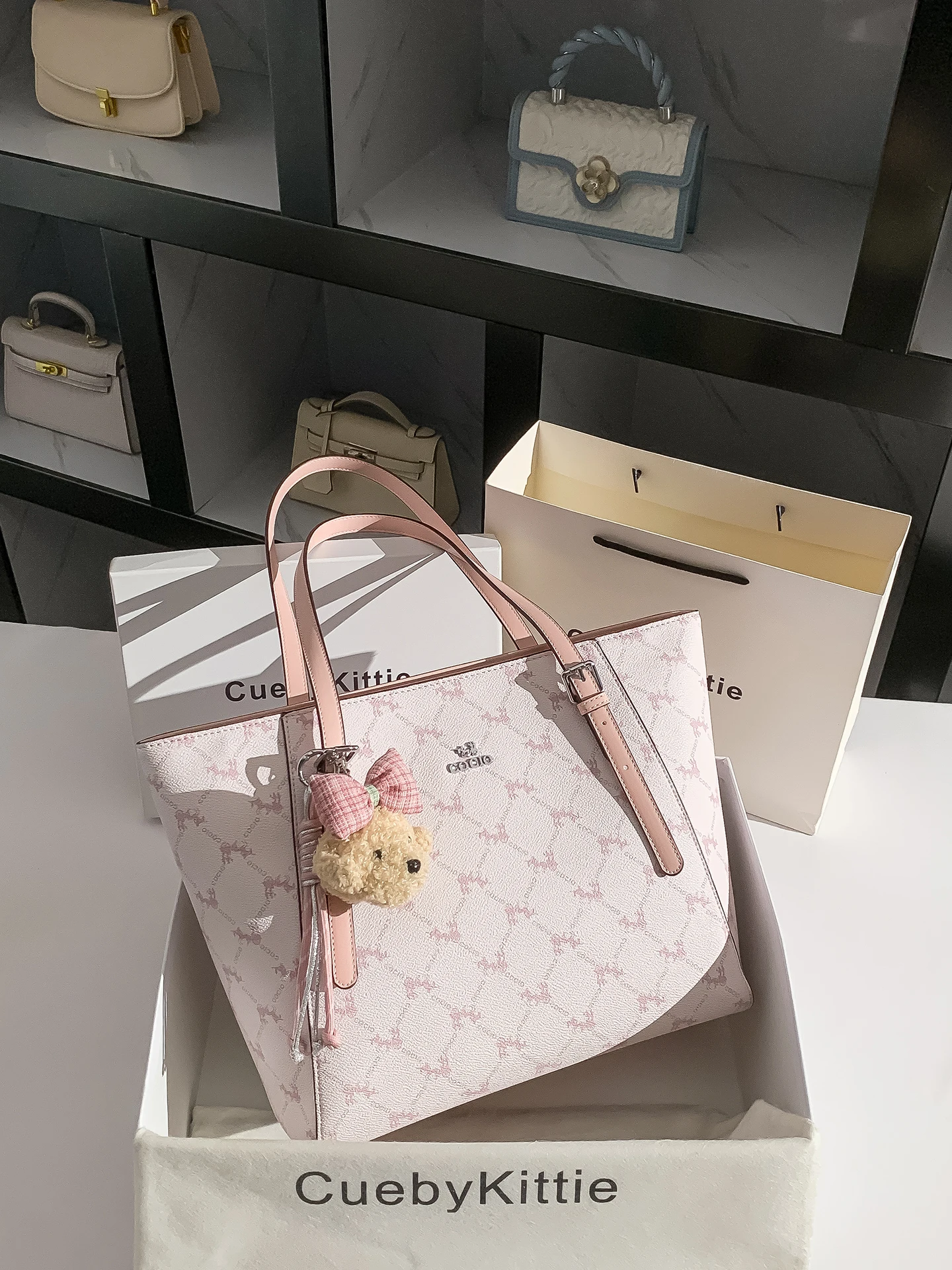 sac-fourre-tout-grande-capacite-a-imprime-floral-pour-femme-cueby-kittie-sac-a-bandouliere-elegant-et-tendance-nouvelle-collection-2026
