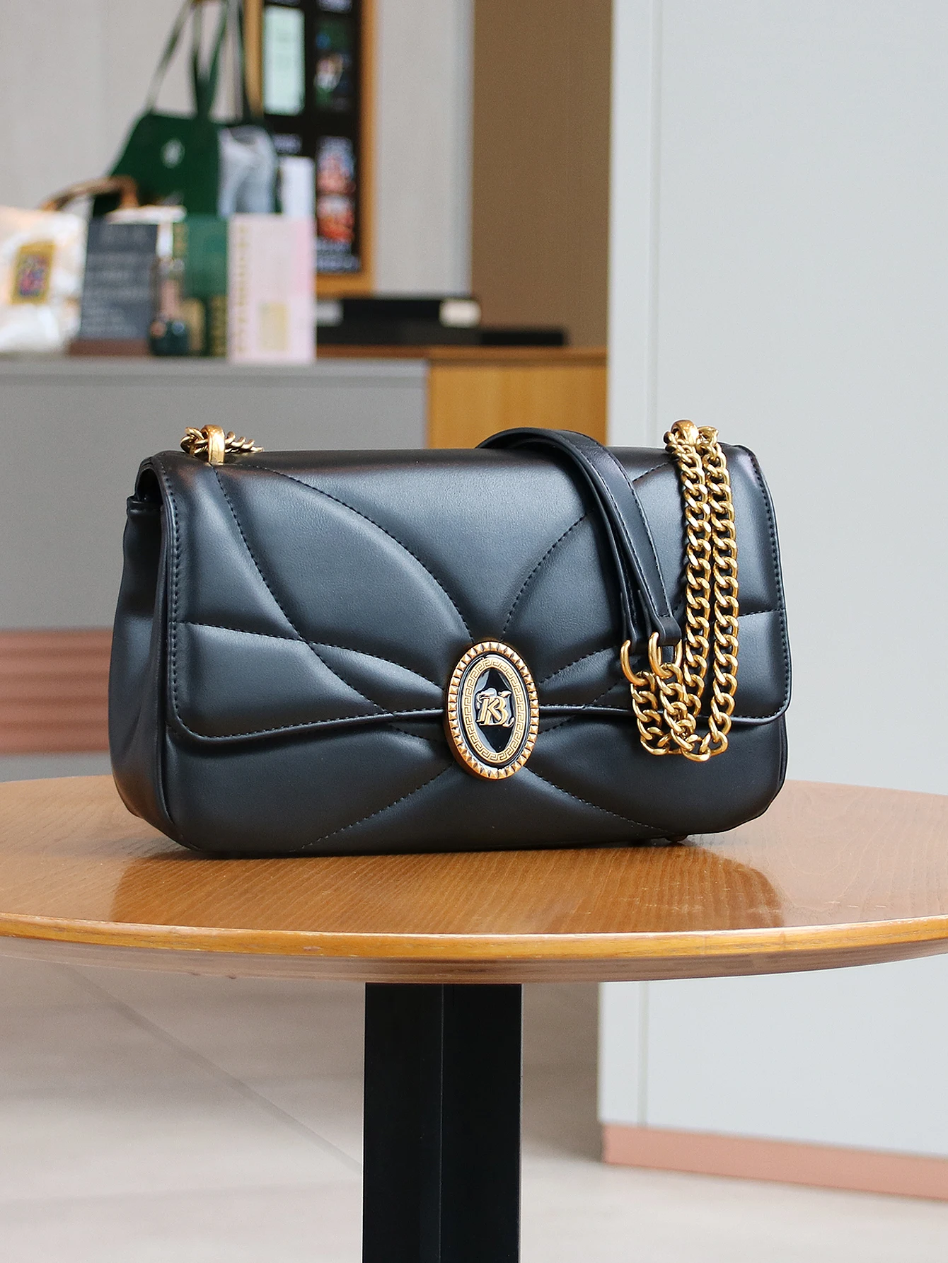 

2025 new embroidered chain shoulder messenger bag fashion niche design diamond square bag Joker large-capacity underarm bag