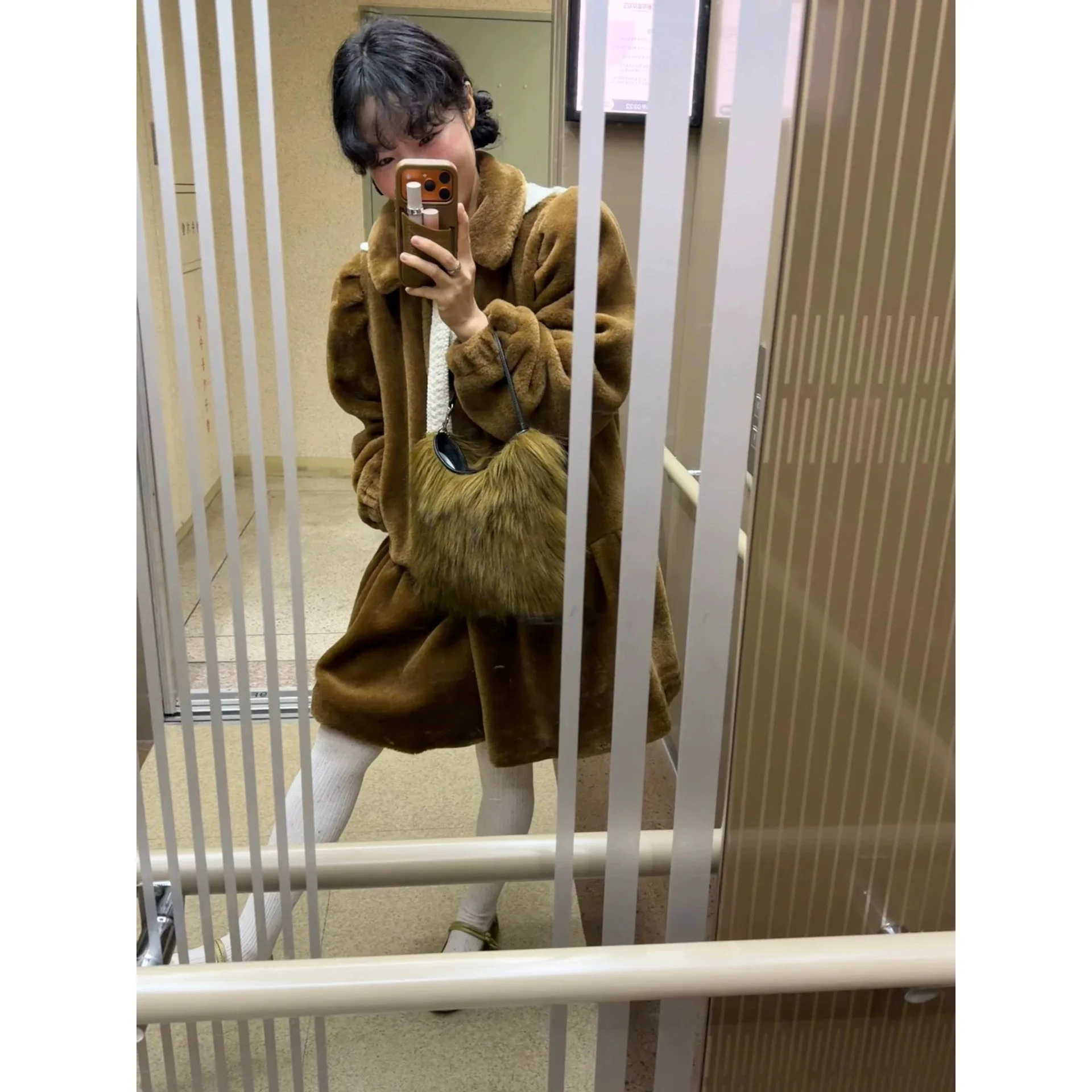 

Женское пальто Sinon Retro Bubble Sve из искусственного меха, зима 2025, верхняя одежда из полиэстера, стандартный тонкий крой, универсальный размер