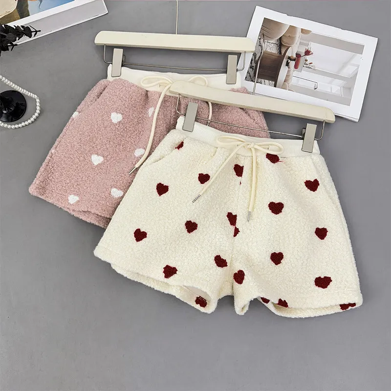 

Sweet and girlish heart contrasting color plush casual wide leg shorts women autumn and winter new slimming drawstring shorts