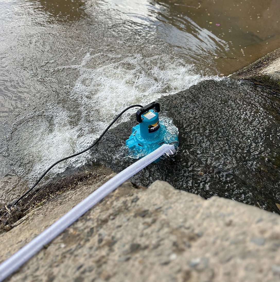 Kabellose Tauchpumpe für Makita 18V BL1830 Akku, Elektrische Schmutzwasserpumpe für Gartenteich, Whirlpools, Pool (Nur Gerät) – Detail 9
