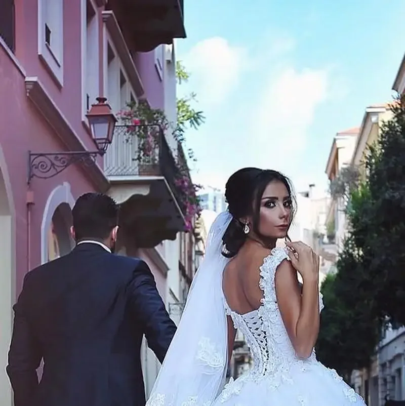 Abiti da sposa arabi personalizzati con abito da ballo Dubai con applicazioni di perline in pizzo Vestido De Fiesta De Boda Abito da fidanzamento da sposa