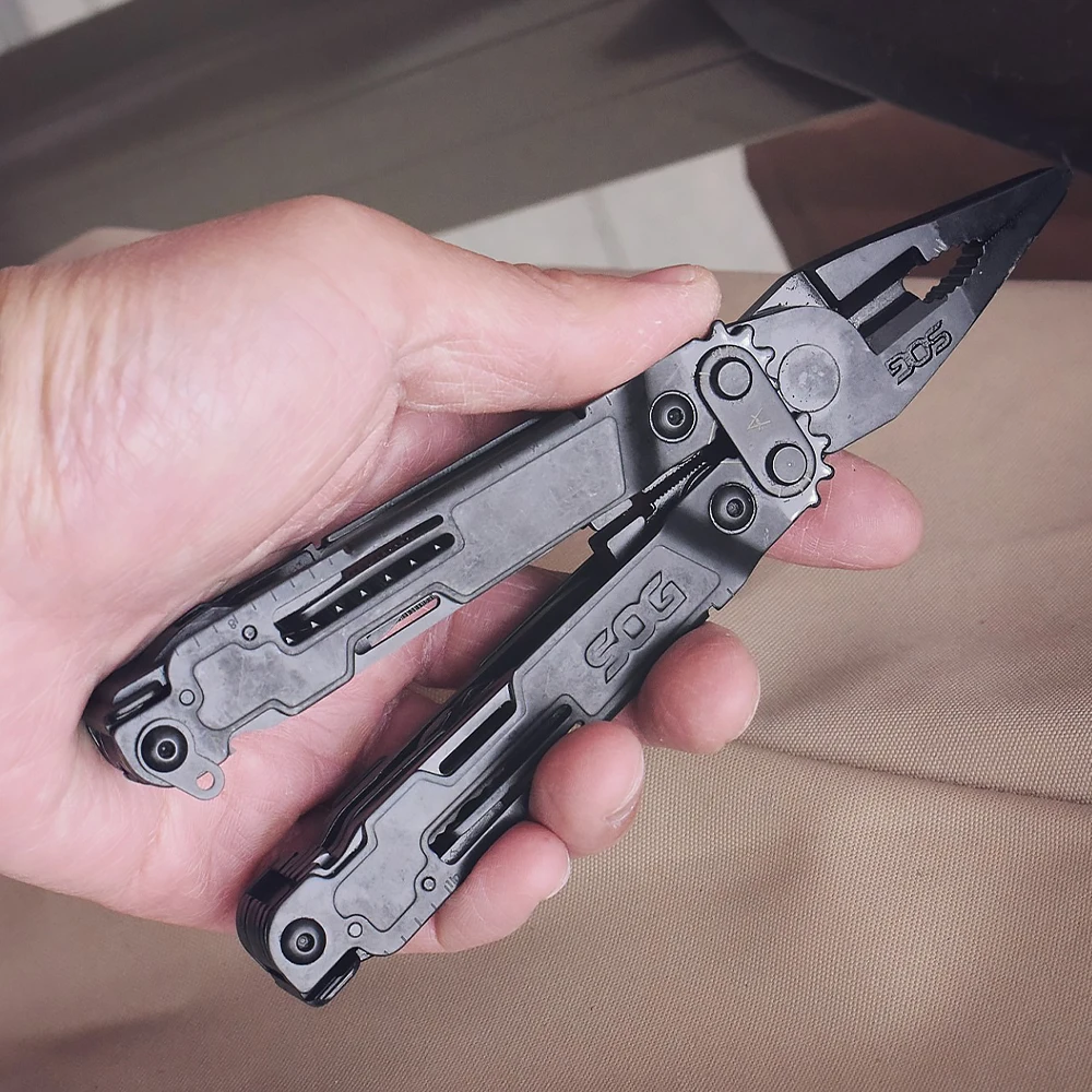 Power Access Herramienta plegable de acero inoxidable negro multifuncional compacta de lujo con cuchillo para EDC al aire libre (PA2002-CP)