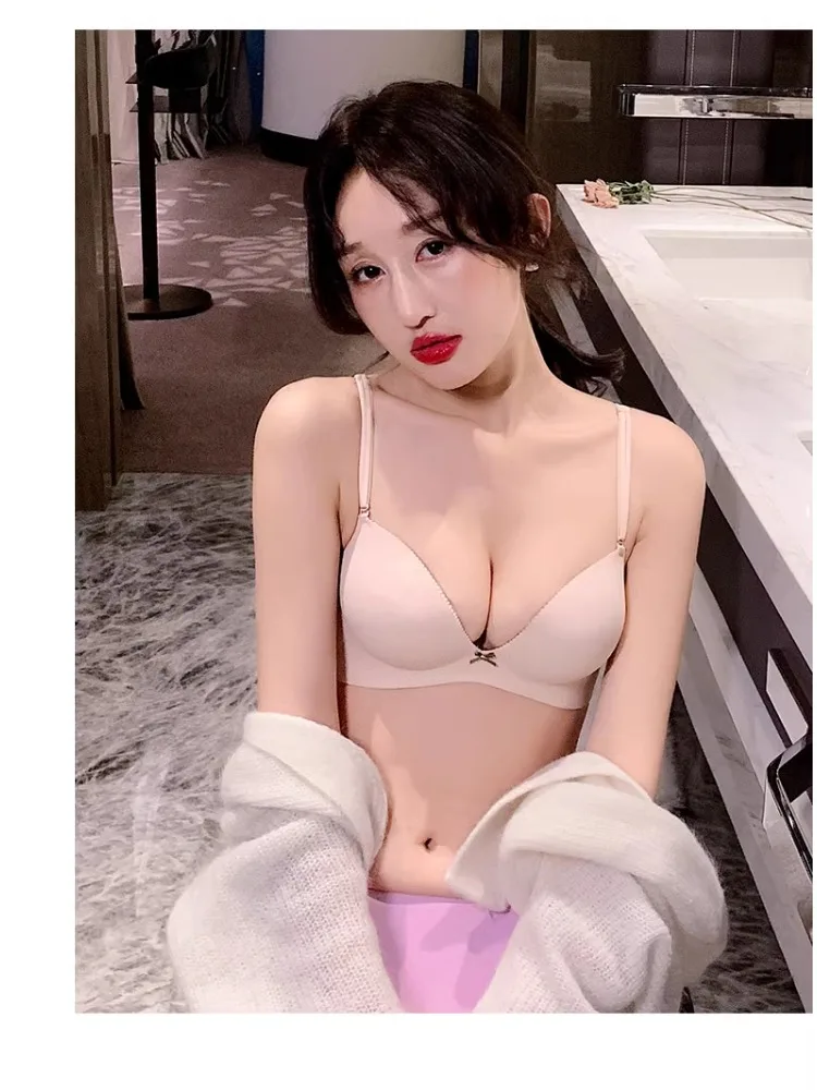 YUQI Seamless AA Cup Bra | Push-Up Padded Bralette for Petite | Flat Chest Thickening | 2025New Wireless Comfort Bras