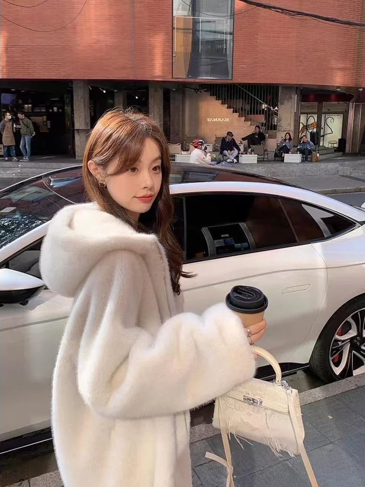 

Женская куртка средней длины из искусственного меха с капюшоном, имитирующая кожу и мех, осенне-зимняя новинка Sle Meveen