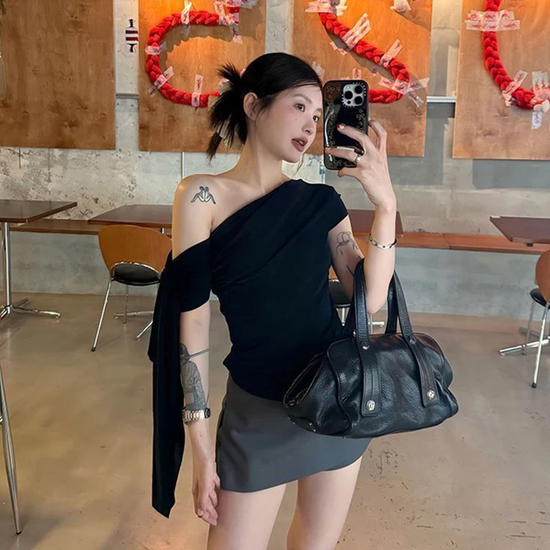 T-shirt francese sexy con spalle scoperte da donna chic blu navy asimmetrico top estivo slim fit manica corta classico pullover corto dolce