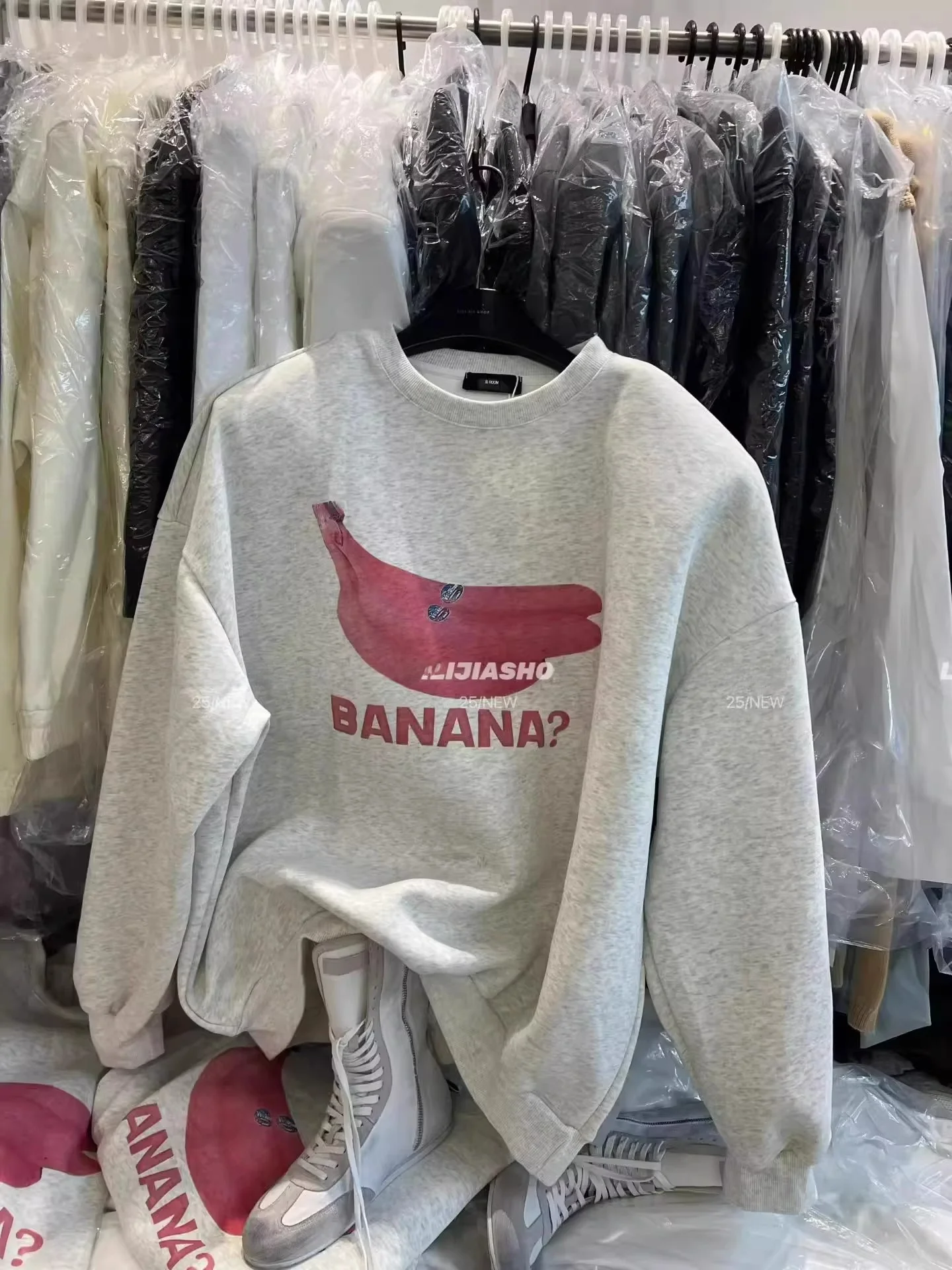 

Новинка осенней коллекции Dongda Gate: корейский модный свободный приталенный свитшот с круглым вырезом и длинными рукавами, женский топ, удобный крой.