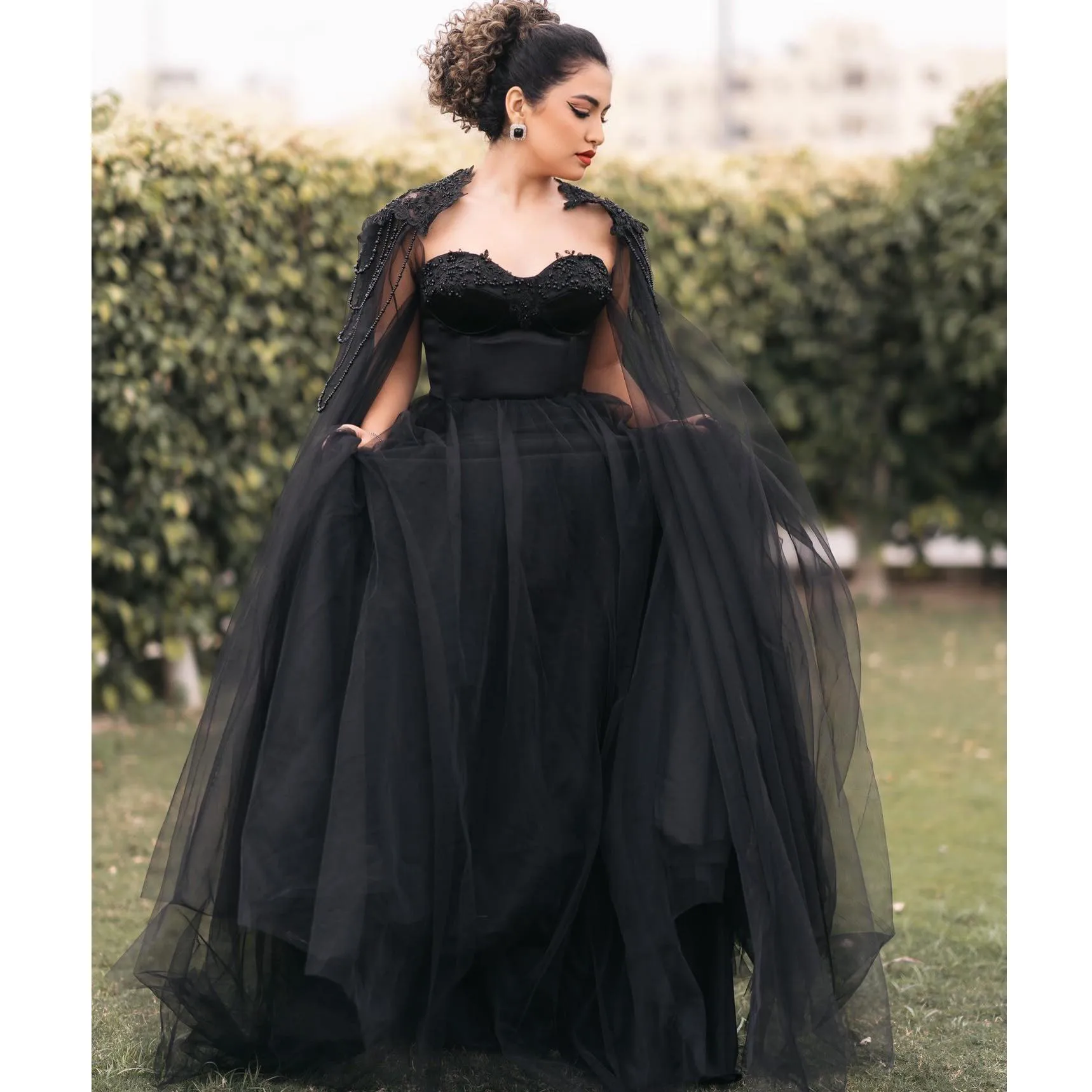 Vintage Black Muslim Evening Dresses With Cape Elegant A-line Tutu Tulle Beaded Formal Party Dresses Bridal Party Gowns