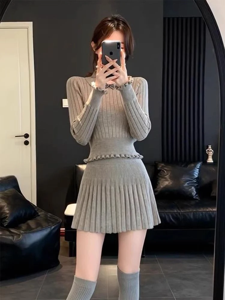 

Корейский стиль: вязаный свитер с воротником-стойкой и юбка — комплект из двух предметов. Женская мода, весенняя коллекция, высокая талия, теплый.