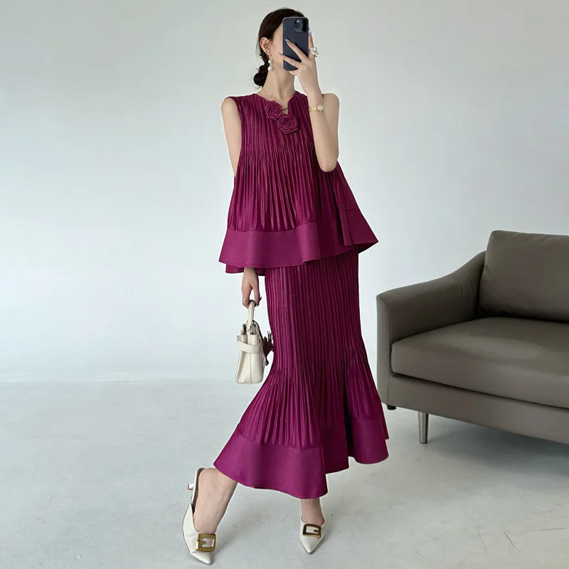 Miyake Black Pleated Women's Skirt Suit 2025 New Summer Sleeveless V Collar T-shirt and Elastic Waist Skirt Two Pieces Set