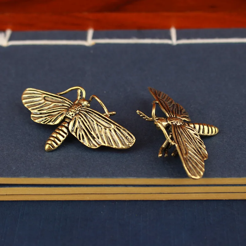 منحوتة فراشة نحاسية - تمثال حشرة واقعي لديكور المكتب، عنصر جامعي عتيق، غرفة الدراسة وزخرفة رف الكتب ​