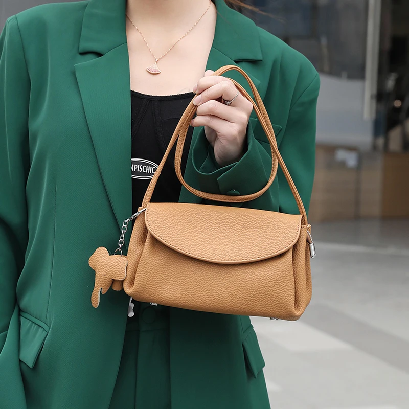 Torebka z prawdziwej skóry dla kobiet projektant małych torebek na ramię ze skóry bydlęcej z wisiorkiem w kształcie słonia kobieca torba listonoszka typu crossbody