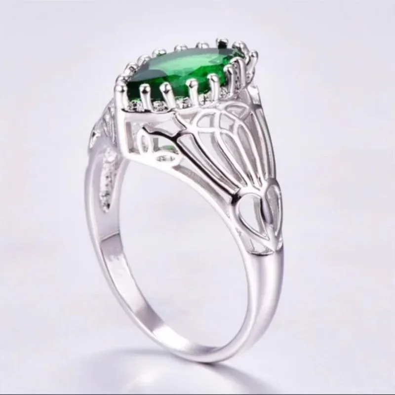 New Horse Eyed Grandmother Emerald Hollow Ring Pattern Personalized Simple Women's Ring