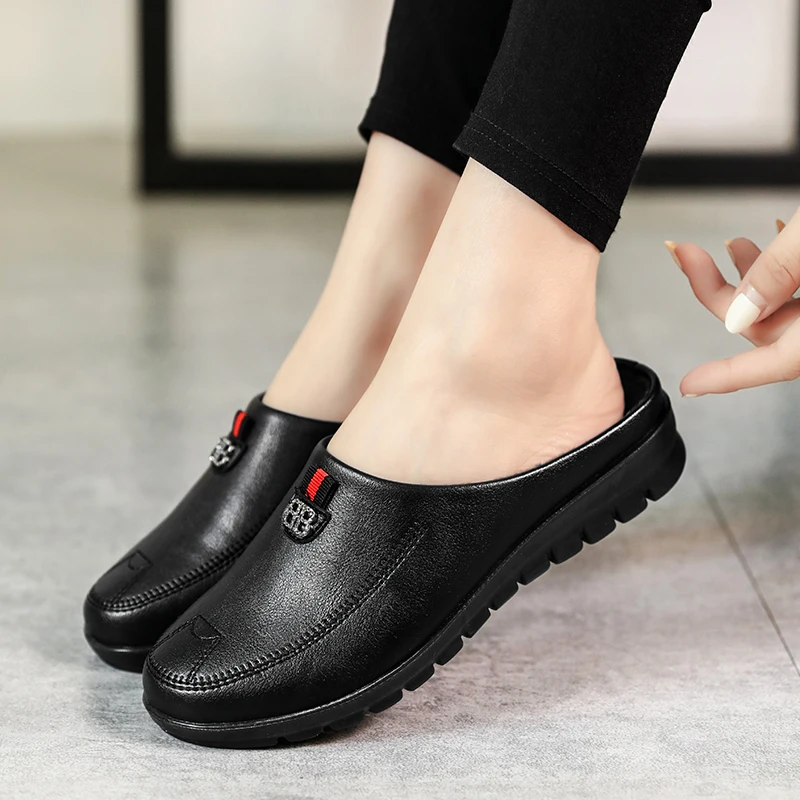 Women\'s PU Leather Waterproof Winter Slippers Plush Warm Comfortable Wedge Mother Shoes Women Fashion Solid Color Slip On Loafe