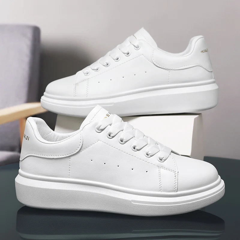 Four Seasons Fashion Trend Running Shoes Size 35-44 for teens and adults Lightweight build Good grip on ground Low-top design