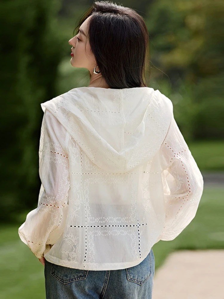 Chaqueta con capucha de sol de ganchillo transparente para mujer: cubierta elegante bordada de encaje con paneles de encaje |   Ropa de playa boho para el verano