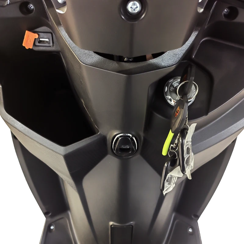 성인을 위한 1500W 전기 경주 오토바이 최고 속도 65km/h 현대적인 스타일 강철 재질 80km/h 최대 속도