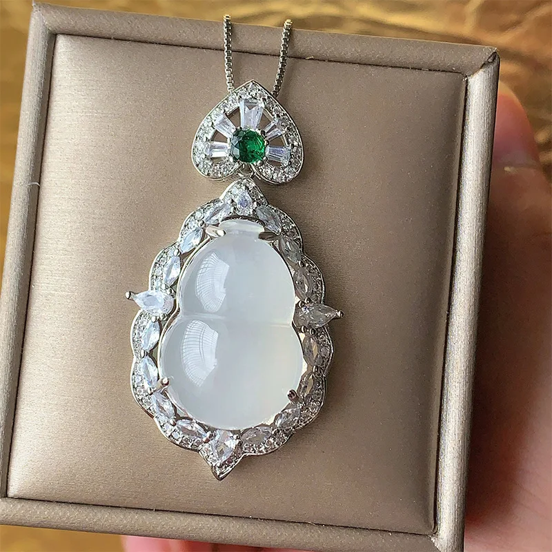 

New jewelry pendant with white ice chalcedony gourd necklace, elegant jade pendant 16*24
