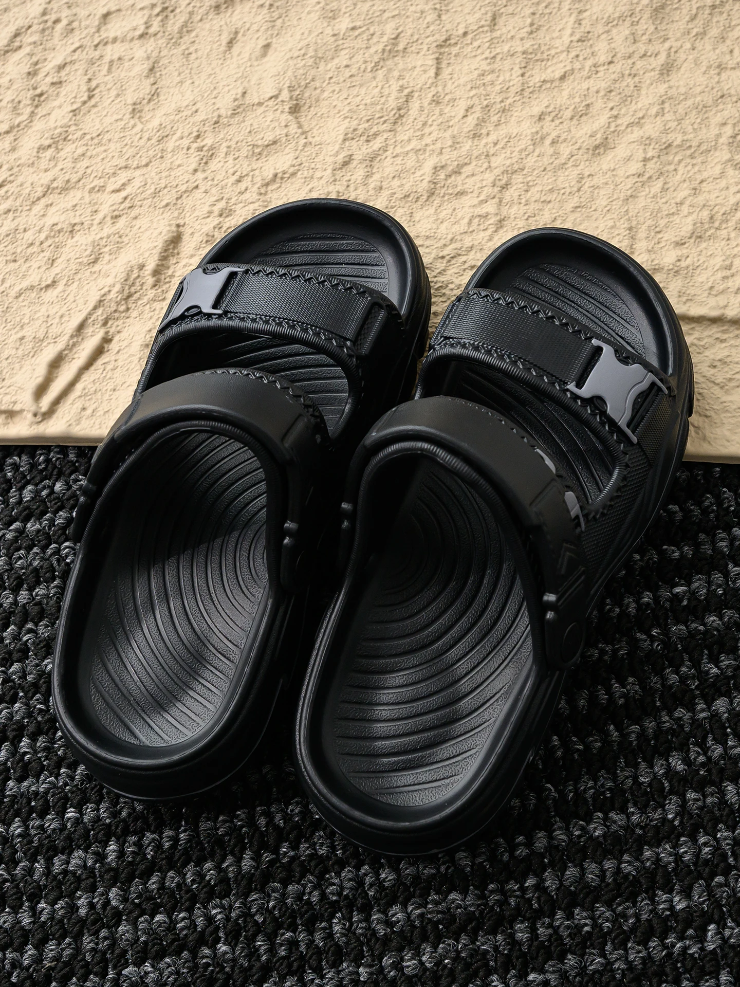 

Versatile Summer Men's Outdoor Sports Anti-slip Wear-resistant Casual Match All-weather Sandals Slippers Soft Rebound