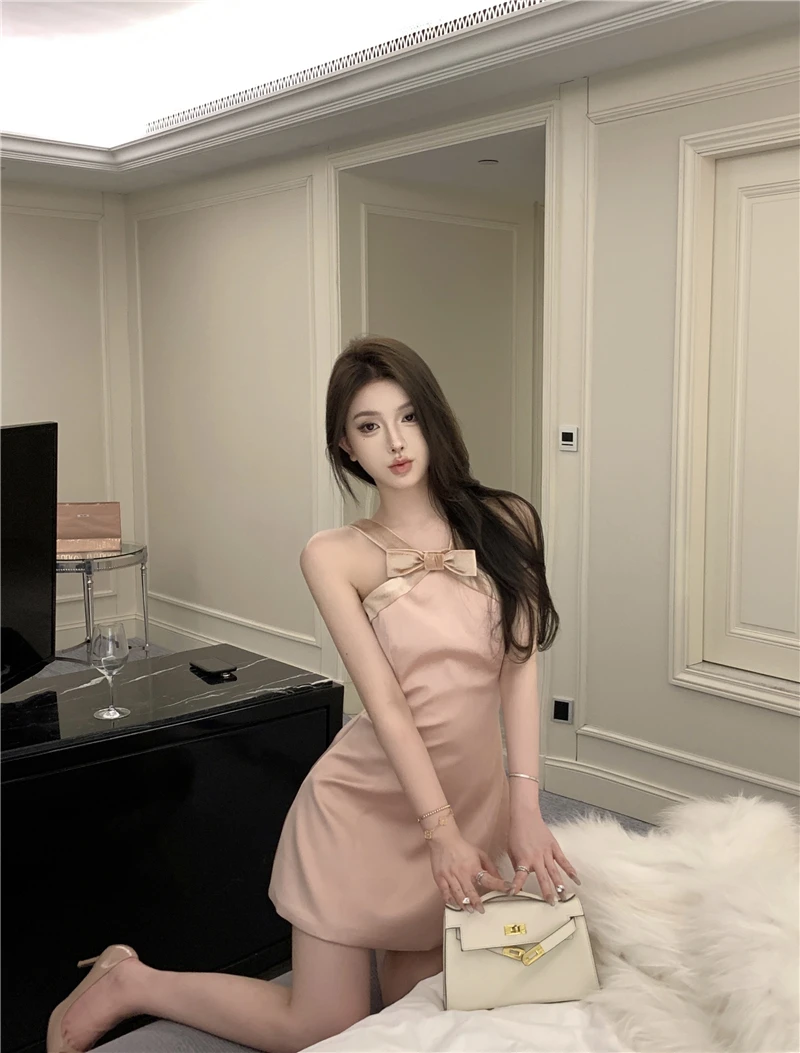 Nuevo vestido Sexy con tirantes para mujer, vestido de satén de gama alta con empalme de terciopelo avanzado, vestido de cumpleaños de puro deseo para mujer