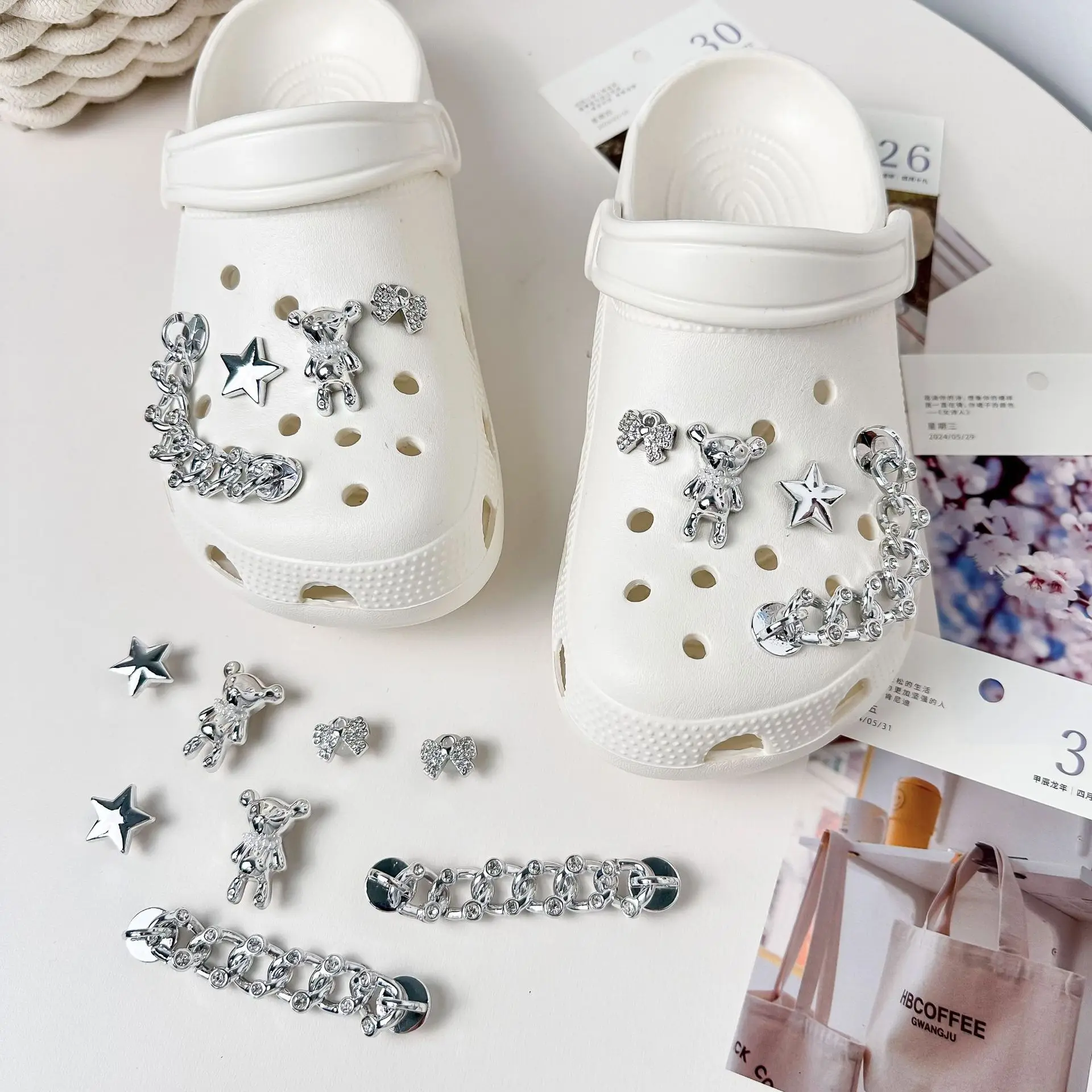 Hole Shoes Charms Premium Accessories Silver Chain DIY Metal Buckle Removable Clogs Shoe Pearl Bear Accessories