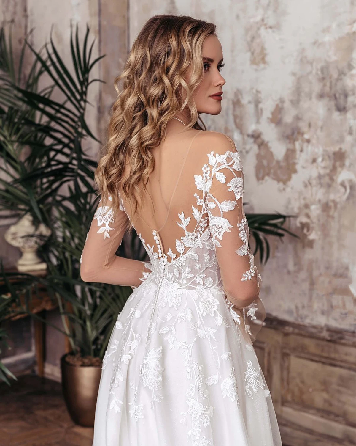 Luxury A Line Wedding Dresses Sexy High Side Split Long Sleeve Appliques Lace Bridal Gowns Customized Backless Sweep Train Robes
