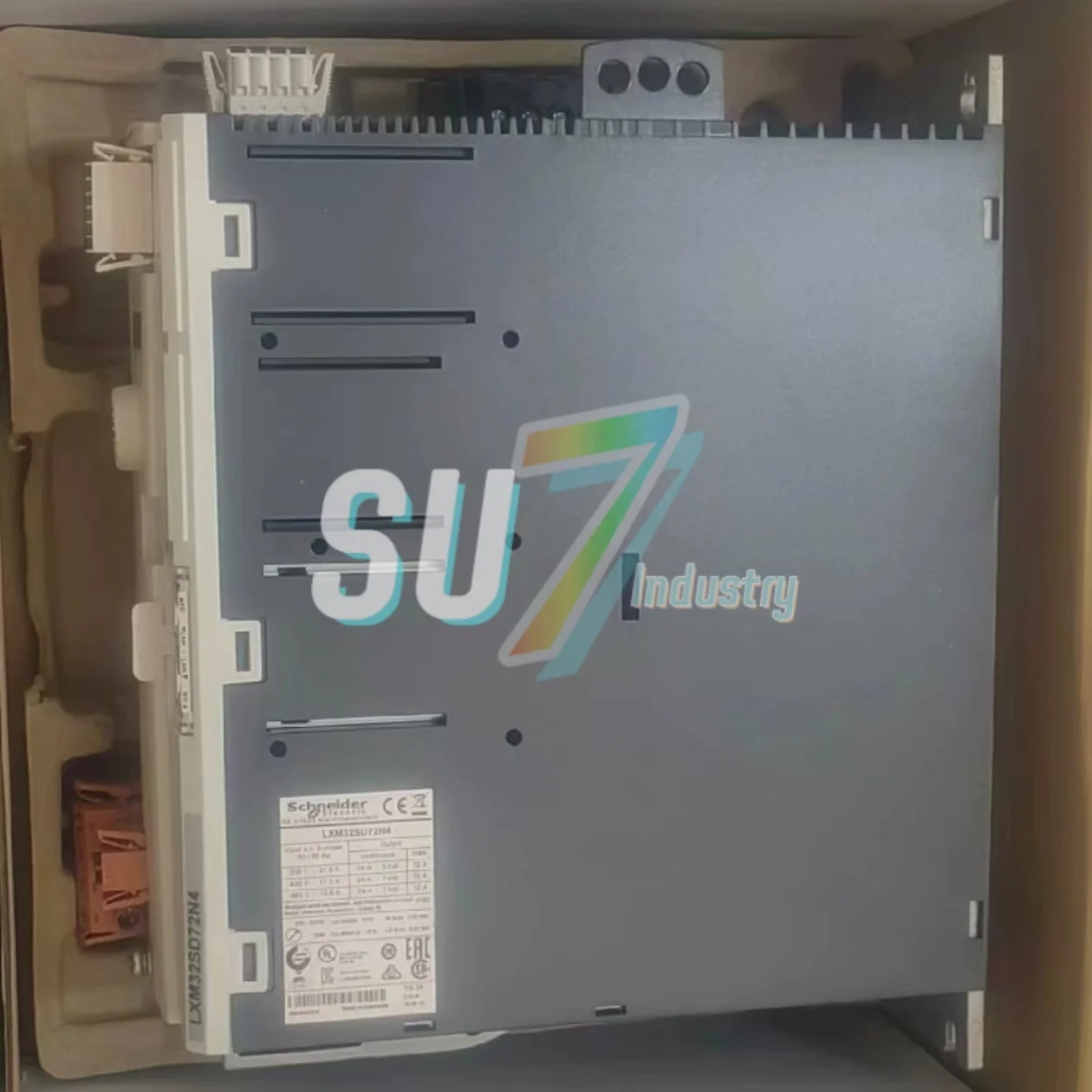 LXM32SD72N4 倉庫に新しいサーボ ドライブ