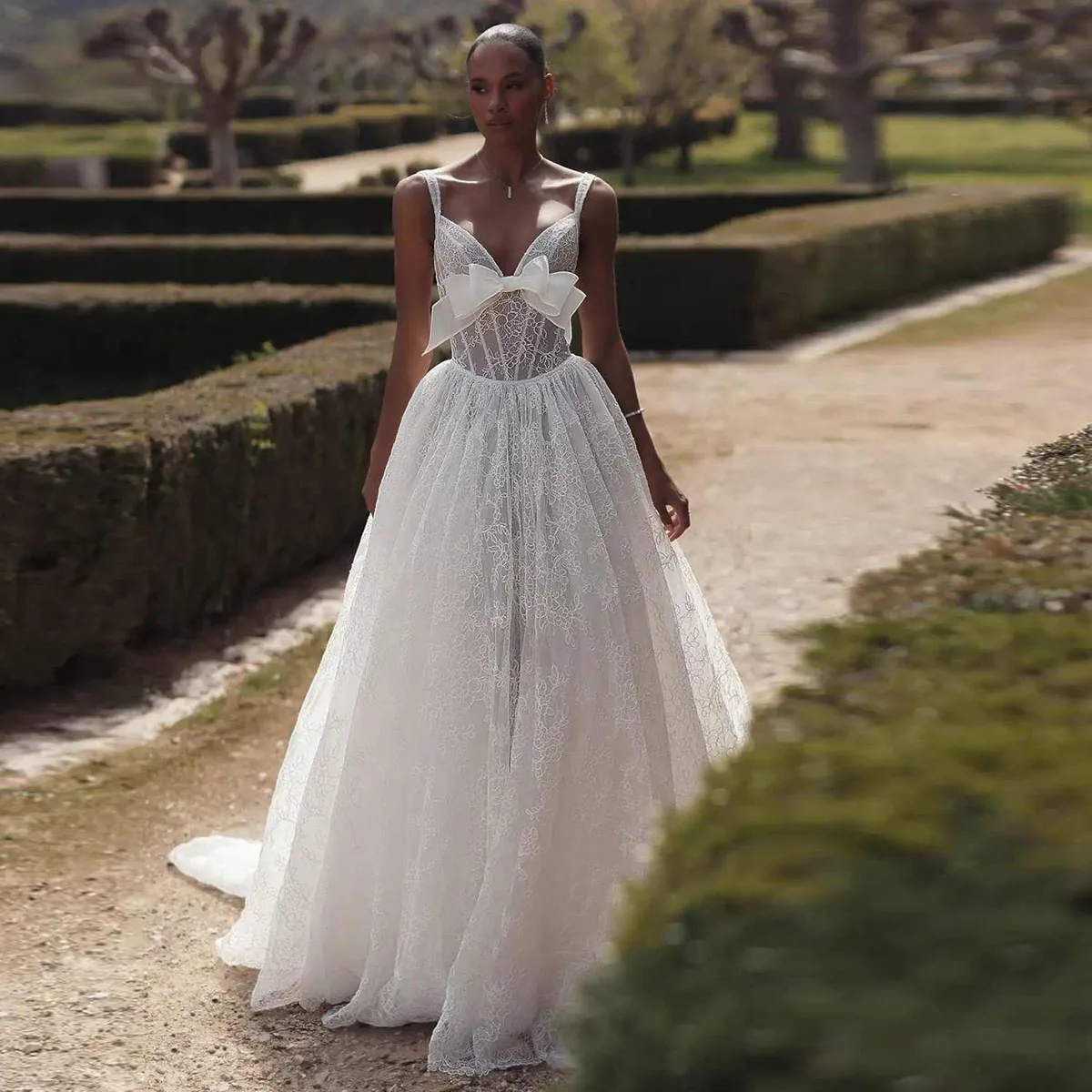 V Neck A-Line Wedding Dresses Bows Lace Open Back Wedding Gowns For Girls Sleeveless High Quality Bridal Dresses Customized