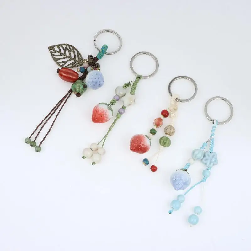 Handgefertigter Keramik-Erdbeer-Pfeffer-Schlüsselanhänger, Boho Perlen-Gewebter Schlüsselring, Niedlicher Taschenanhänger für Frauen und Mädchen, Geschenk, Tägliche Dekoration – Detail 9