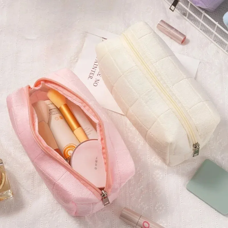 Kawaii Soft Fluffy Plush Makeup Bag Quilted Grid Design Zipper Cosmetic Pouch Large Capacity Travel Toiletry Organizer Bag
