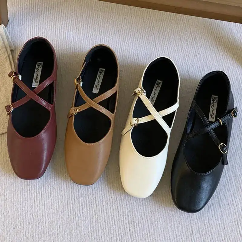 

Красные балетки Мэри Джейн с круглым носком и плоской пряжкой из искусственной кожи Балетки