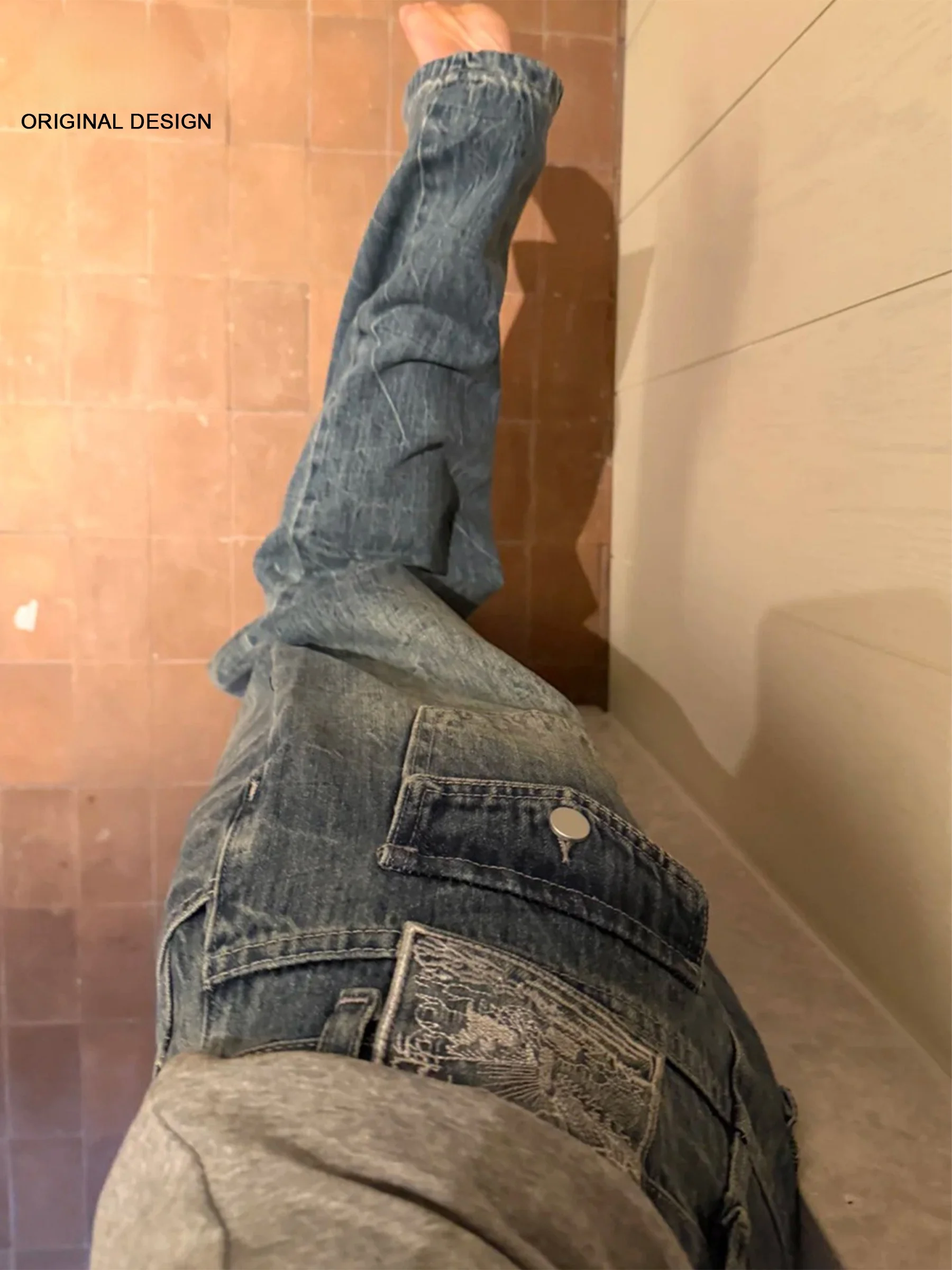 

Женские джинсы с высокой талией, свободного кроя, прямые, летние, модные, длинные, синие, с кожаными элементами, дизайнерская модель