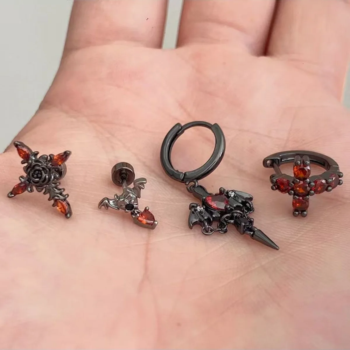 الظلام نمط الخفافيش هوب استرخى أقراط للنساء الأحمر الزركون الصليب الأذن العظام مسمار الغضروف ثقب الأقراط مهرجان هدية #3