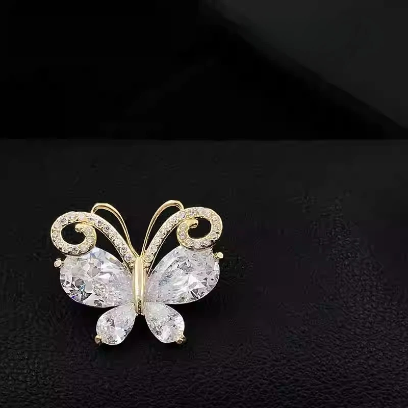 فريدة من نوعها فراشة بروش المرأة أنيقة موضة شيك ارتداء اليومي العنق المضادة للتعرض طوق دبوس جميع مطابقة الصدار مجوهرات 568