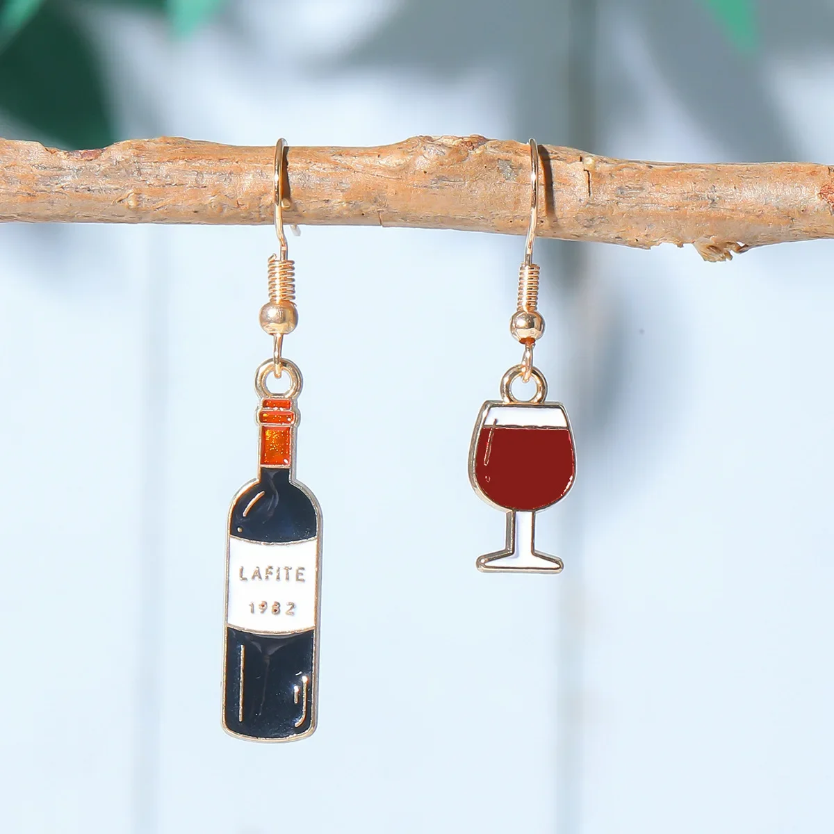 Cute Red Wine Bottle Glass Shape Drop Earrings For Women Gold Plating Metal With Epoxy Wine Beer Bottle Charm Ins Earrings