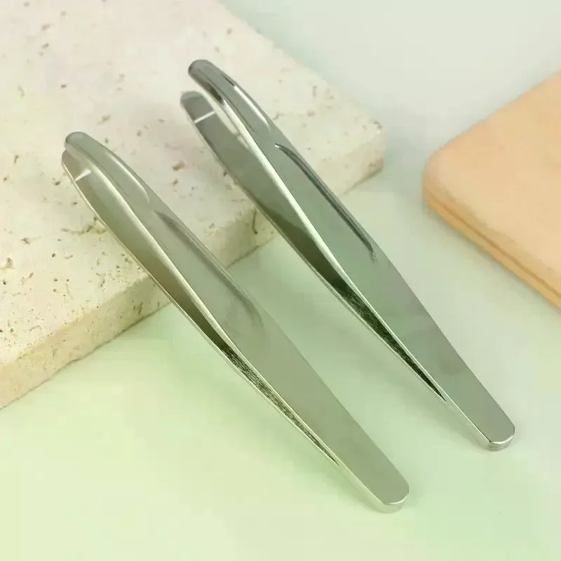 

Пинцет премиум-класса с круглой головкой для удаления бровей и лица. Бесшовные зажимы, прецизионные короткие волосы. Легкое расчесывание бровей.