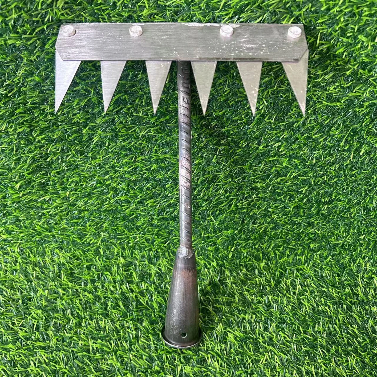 Ancinho manual de ervas daninhas afiadas para jardinagem, ferramenta removedora de garra para capina, vala, afrouxamento do solo