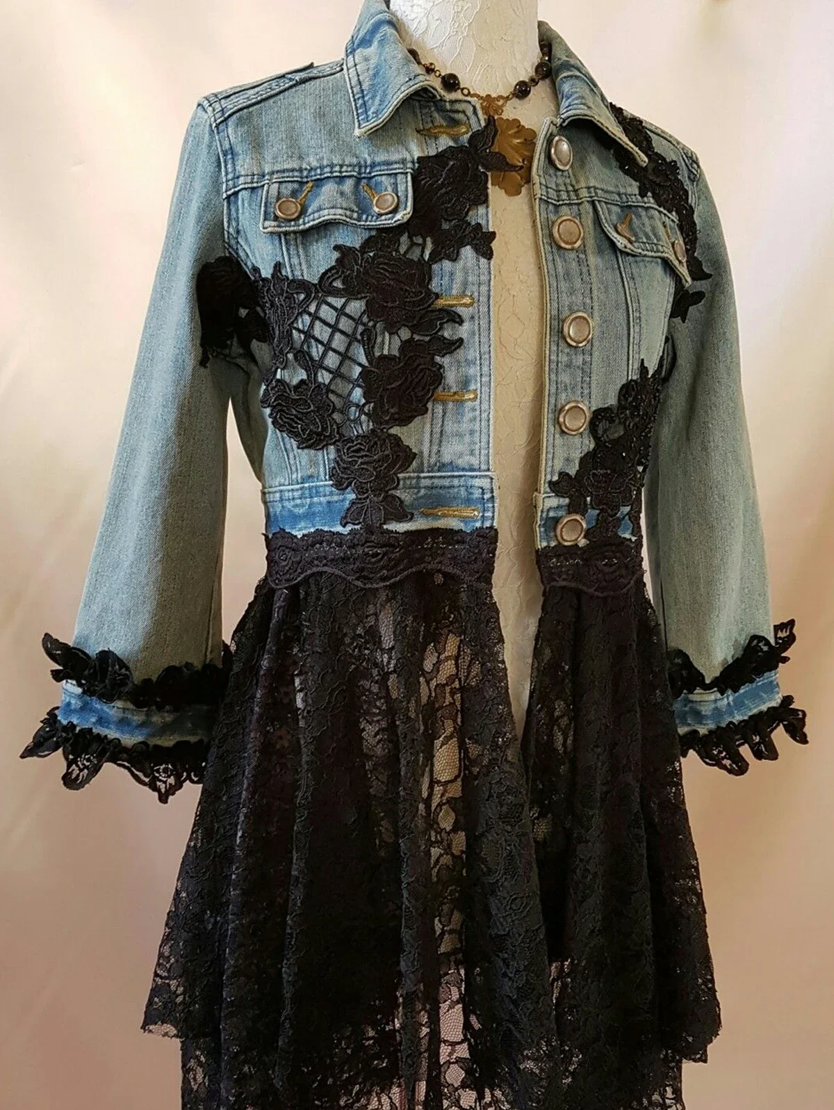 Fashion Women\'s Denim Jacket Button-Style Lace Lace Hook Flower Hollow Patchwork Irregular Hem Frayed Edge Hole Denim Jacket