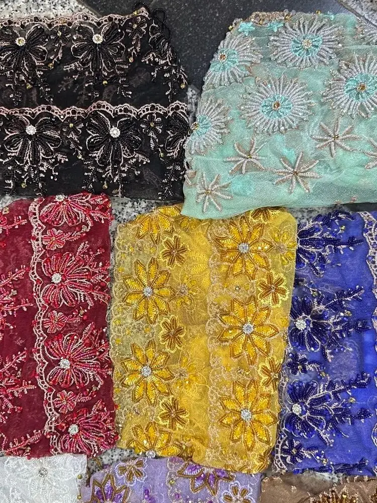 マレーシア製プレミアム女性用ヒジャブ帽子、ビーズタッセル付き、光沢のある花柄デザイン、無地レースジャージー、夏用インスタントインナー、ポリエステル製