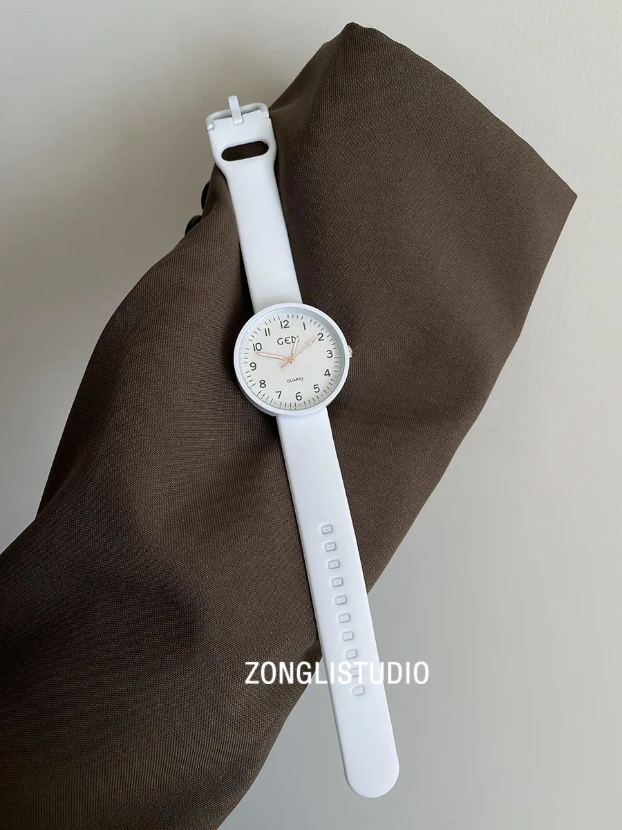 

New Round Women'S Silicone Strap Watch, Elegant And Sophisticated, Perfect For Students, A Simple Yet Stylish Gift For Women.