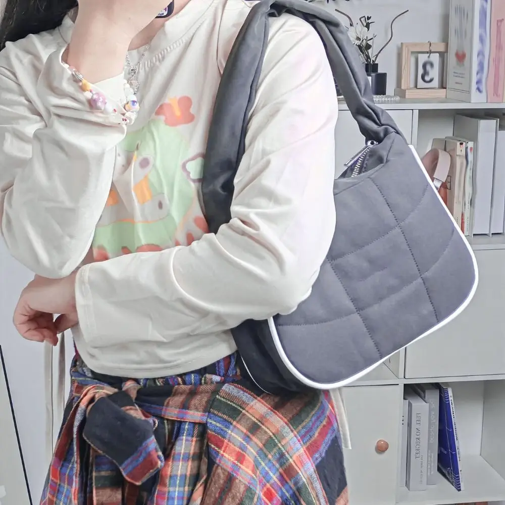 

Large Capacity Nylon Handbag Underarm Design Quilted Pattern Waterproof Bag Puffer Texture Adjustable Strap Adjustable Strap Bag