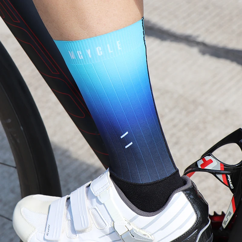 Mcycle Wholesale Gradient Color Aero Sport Socks Seamless Anti-Slip Bicycle Bike Socks Summer Bicycle Riding Cycling Aero Socks