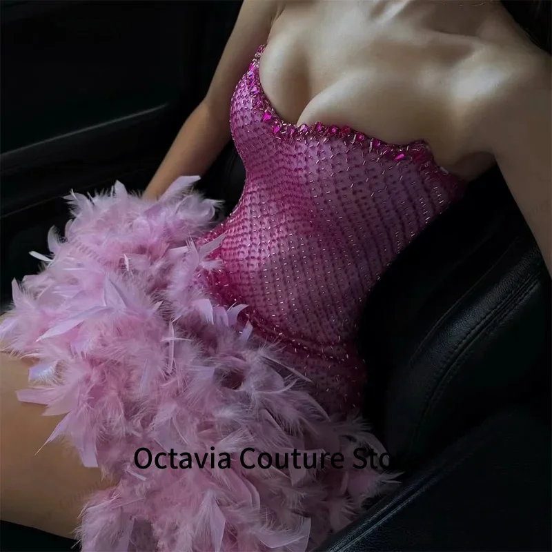 깃털 비즈가 있는 글리머 댑퍼 민소매 칵테일 드레스 라인스톤 짧은 파티 드레스 베스티도스 드 갈라 맞춤형