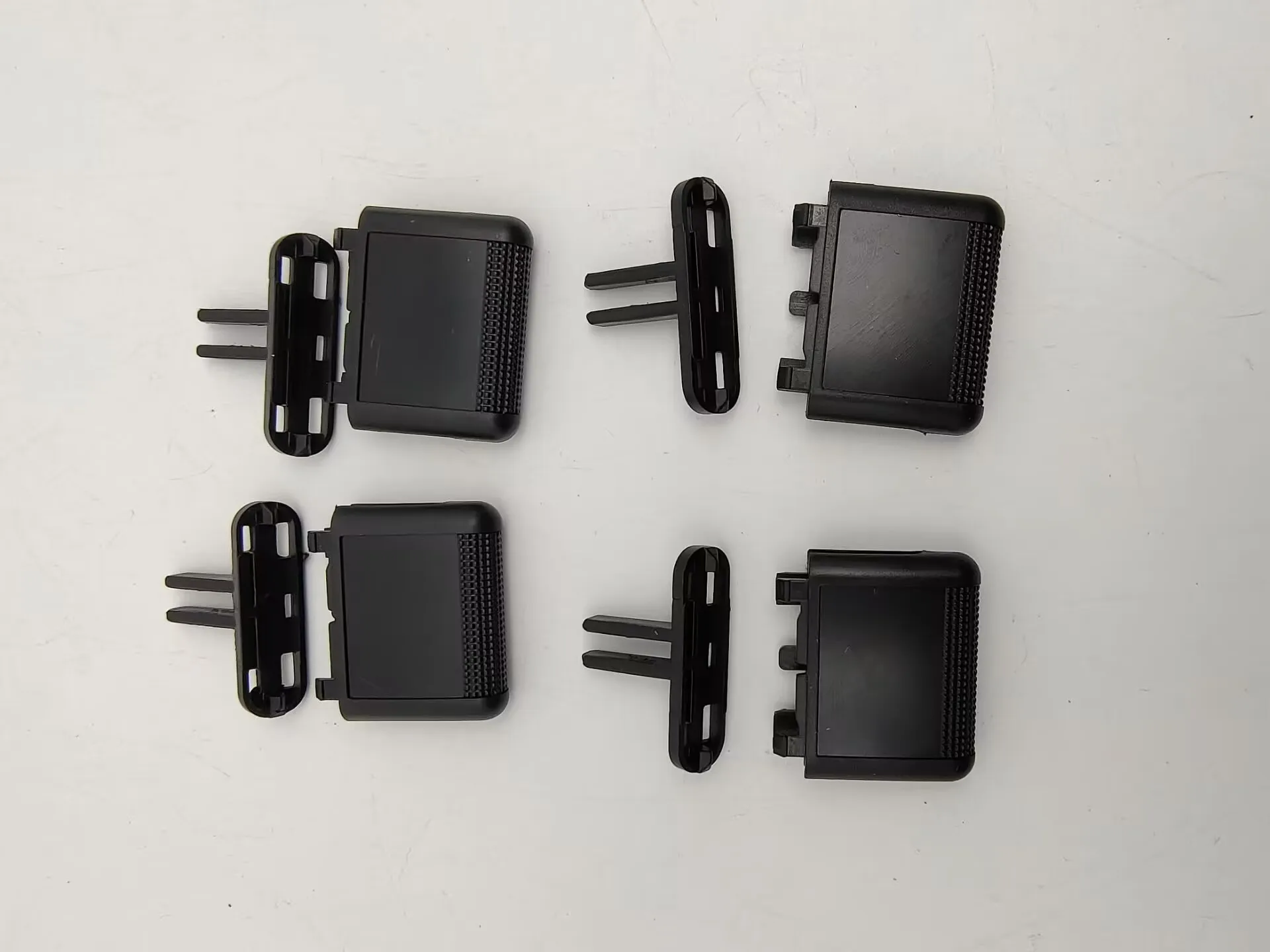 Suitable for Toyota Prado air conditioning outlet paddle LC150 instrument panel air outlet moving clip buckle