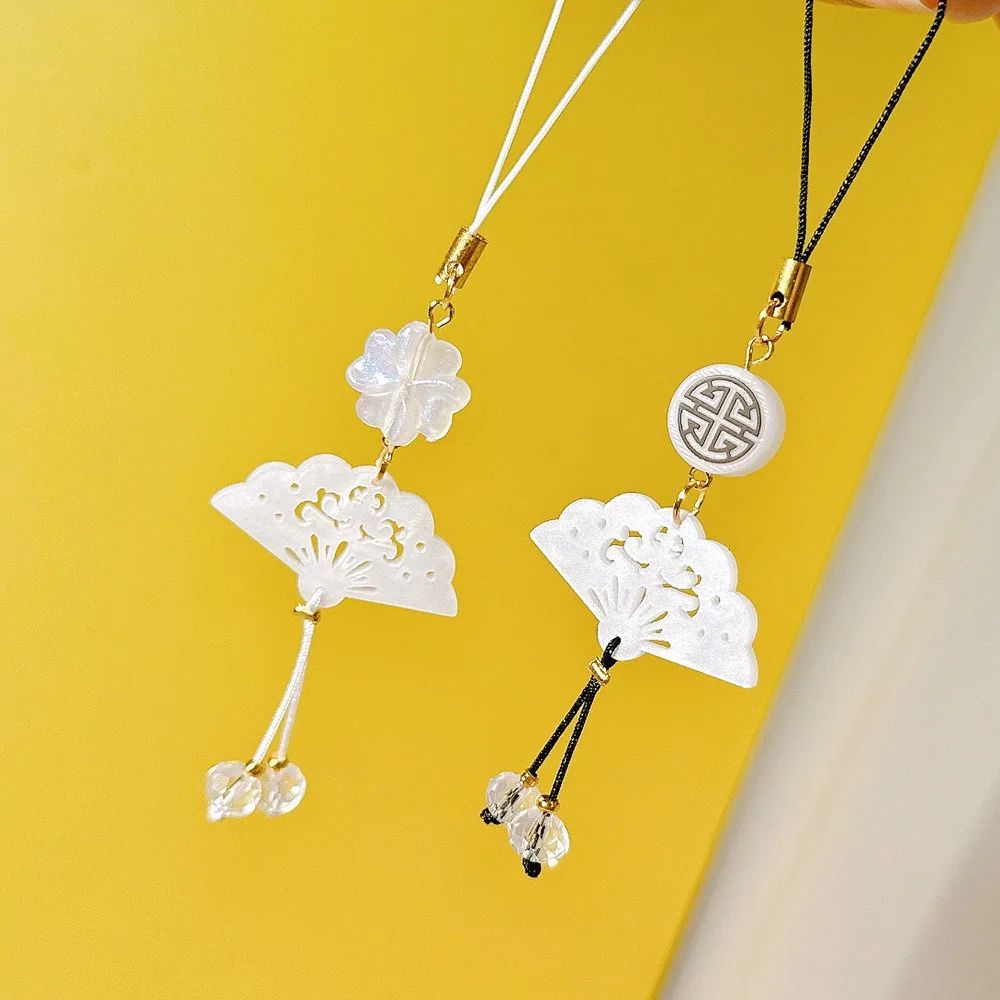 Classical Accessories Four Leaf Clover White Fan Mobile Phone Chain Decoration Mobile Phone Strap Bag Pendant Mobile Phone Strap
