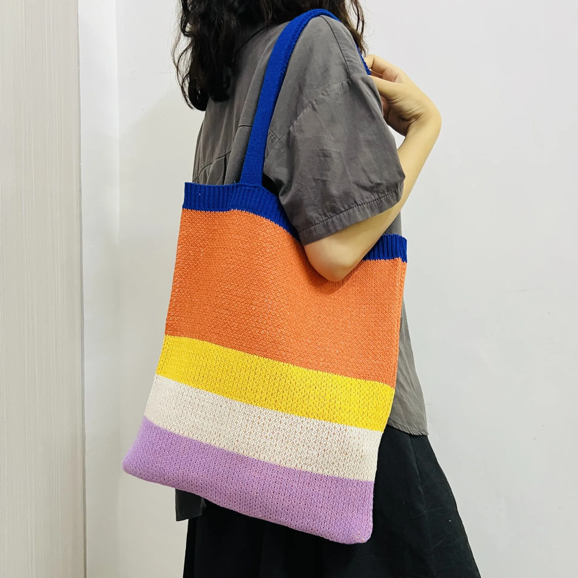 New knitted shoulder striped bag