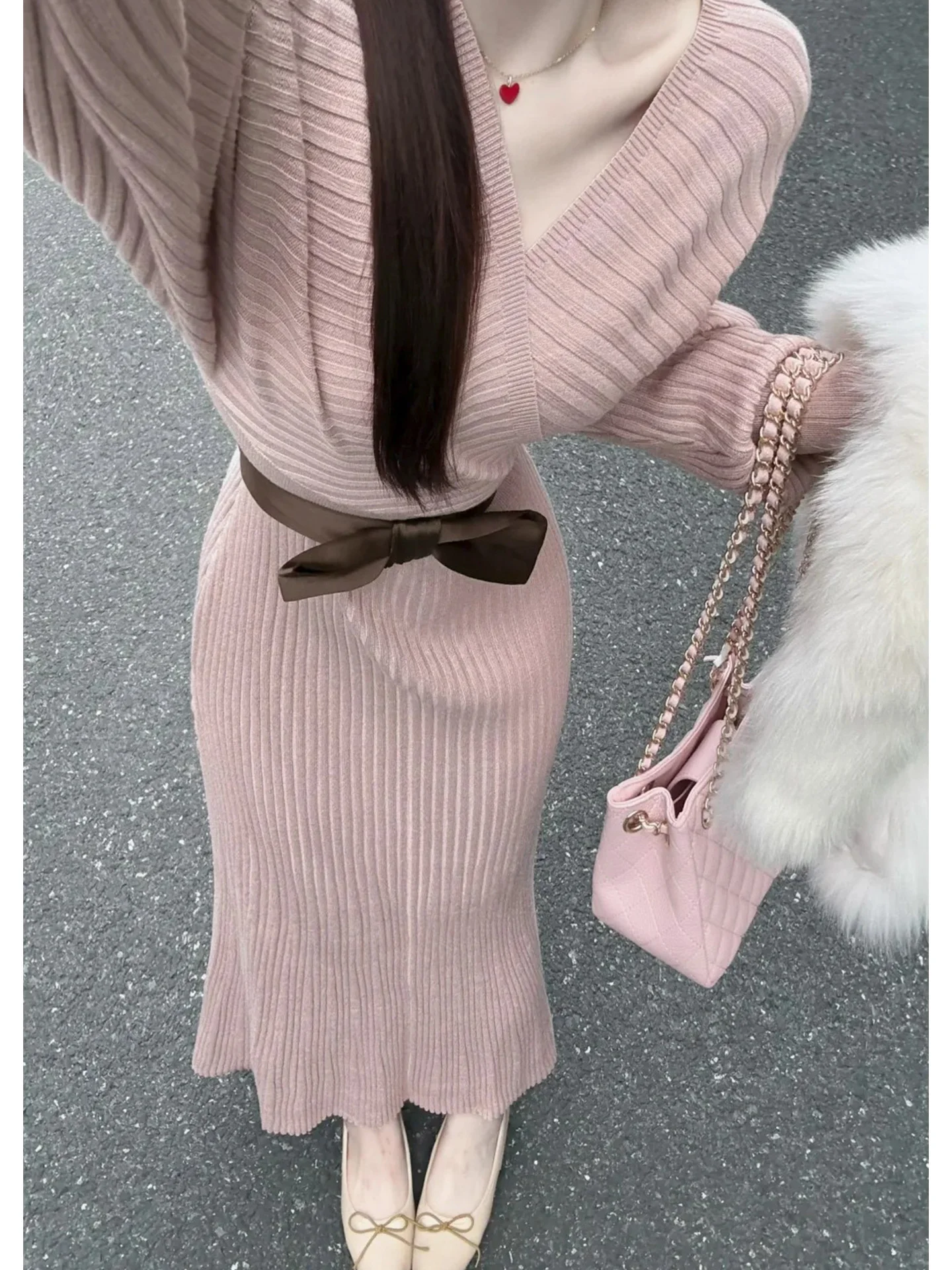 

Fashionable Sweet Korean Style Sexy Spicy Lady Lady Atmosphere V-neck Knitted Dress Women's Regular Fit Polyester Fiber