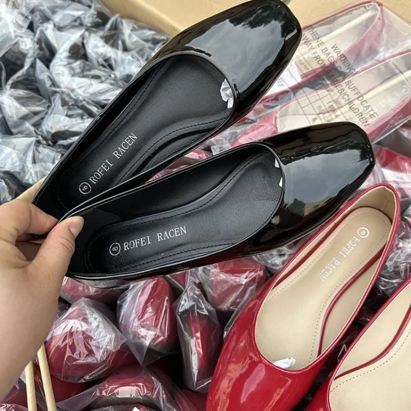 Shiny Patent Leather Mary Janes Shoes Women glossy Square Toe Black Flat Ladies Shoes Elegant Steetwear Soft Shallow Red Loafers